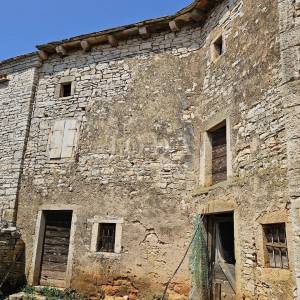 Prekrasna dvojna kamena kuća za adaptaciju,Svetvinčenat okolica