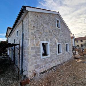 Prekrasna dvojna kamena kuća s bazenom, okolica Dobrinja
