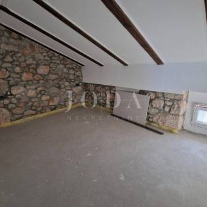 Prekrasna dvojna kamena kuća s bazenom, okolica Dobrinja