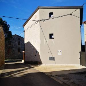 Prekrasna kamena kuća potpuno renovirana,Vižinada okolica