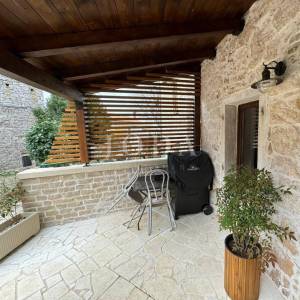 Prekrasna kamena kuća potpuno renovirana,Vižinada okolica