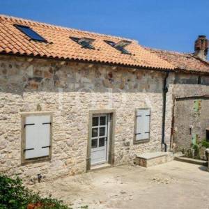 Prekrasna kompletno renovirana kamena kuća,SKITAČA