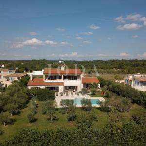Prekrasna kuća na velikoj parceli sa bazenom,Svetvinčenat okolica