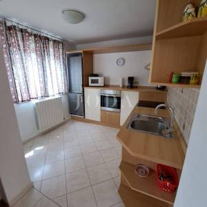 Prekrasna kuća s 4 stambene jedinice, Vrbnik