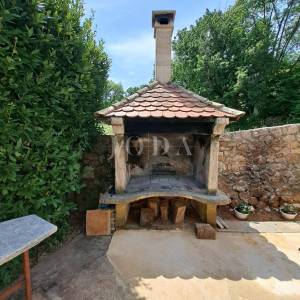 Prekrasna kuća s 4 stambene jedinice, Vrbnik