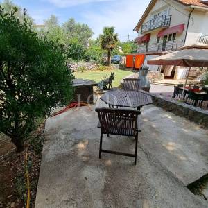 Prekrasna kuća s 4 stambene jedinice, Vrbnik