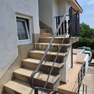 Prekrasna kuća s 4 stambene jedinice, Vrbnik