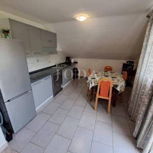 Prekrasna kuća s 4 stambene jedinice, Vrbnik