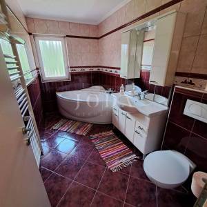 Prekrasna kuća s 4 stambene jedinice, Vrbnik