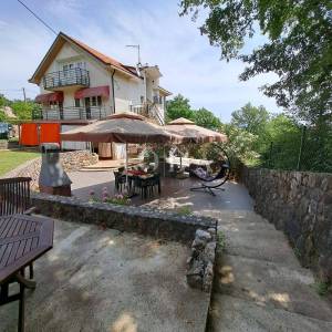 Prekrasna kuća s 4 stambene jedinice, Vrbnik