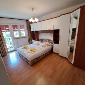 Prekrasna kuća s 4 stambene jedinice, Vrbnik