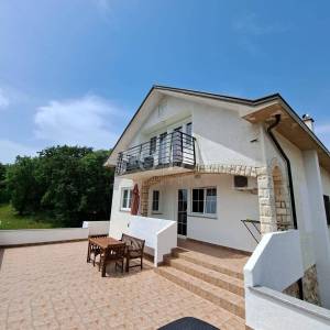 Prekrasna kuća s 4 stambene jedinice, Vrbnik