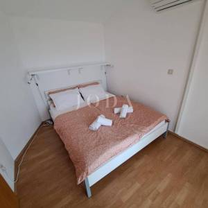 Prekrasna kuća s dvije stambene jedinice i bazenom