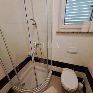 Prekrasna kuća s dvije stambene jedinice i bazenom