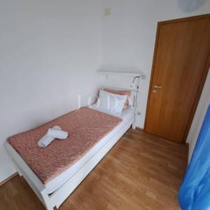 Prekrasna kuća s dvije stambene jedinice i bazenom