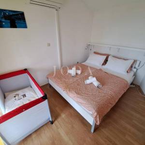 Prekrasna kuća s dvije stambene jedinice i bazenom