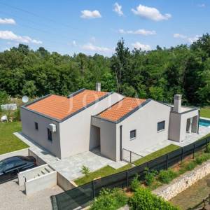 Prekrasna prizemnica sa bazenom,Labin okolica