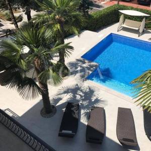 Prekrasna samostojeća kuća s bazenom, Malinska - otok Krk
