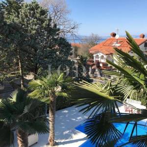 Prekrasna samostojeća kuća s bazenom, Malinska - otok Krk