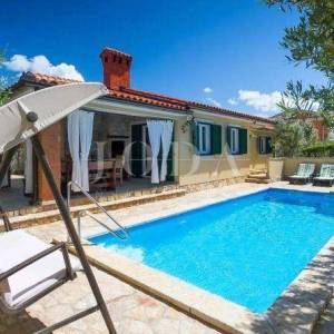 Prekrasna vila s grijanim bazenom,saunom i jacuzzijem,ROVINJ okolica