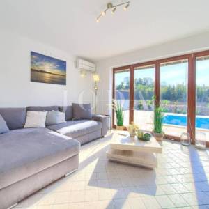 Prekrasna villa s bazenom, okolica Malinske