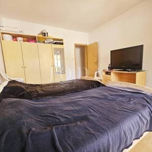 Prilika! Kuća s tri stana blizu Malinske, otok Krk