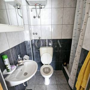 Prilika! Kuća s tri stana blizu Malinske, otok Krk