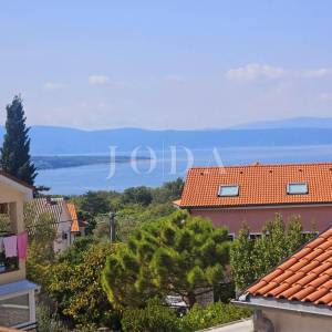 Prilika! Kuća s tri stana blizu Malinske, otok Krk