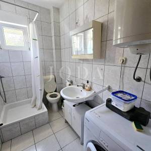 Prilika! Kuća s tri stana blizu Malinske, otok Krk