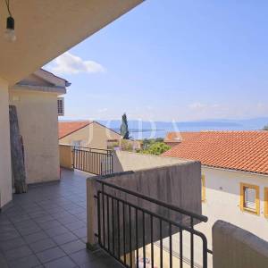 Prilika! Kuća s tri stana blizu Malinske, otok Krk