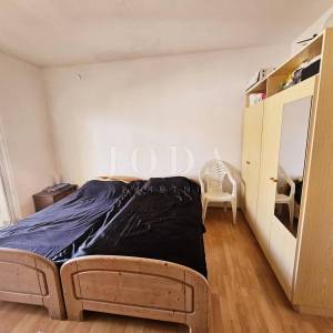 Prilika! Kuća s tri stana blizu Malinske, otok Krk
