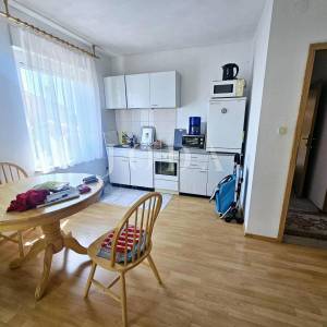 Prilika! Kuća s tri stana blizu Malinske, otok Krk