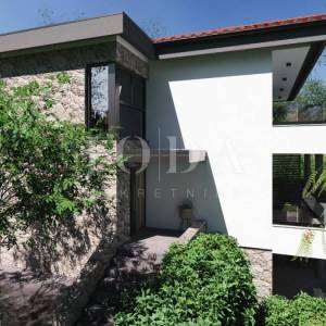 Prizemni stan s okućnicom 150m od mora