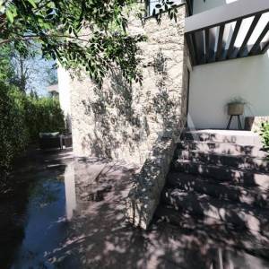 Prizemni stan s okućnicom 150m od mora