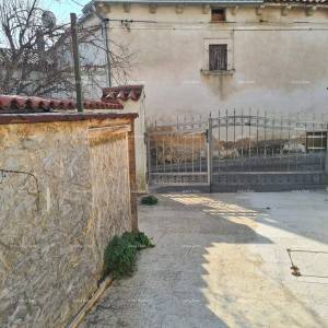 Prodaja- autentična istarska kamena kuća u nizu, Ližnjan!
