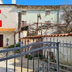 Prodaja- autentična istarska kamena kuća u nizu, Ližnjan!