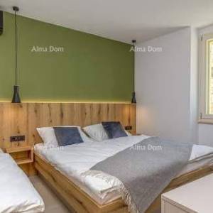 Prodaja prelijepe apartmanske kuće sa tri apartmana u centru, Vrsar!