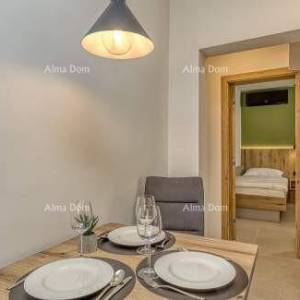 Prodaja prelijepe apartmanske kuće sa tri apartmana u centru, Vrsar!