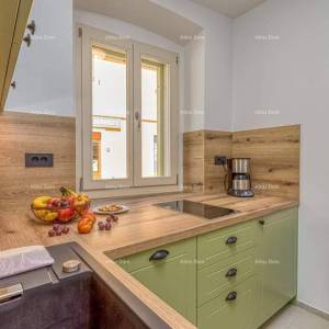 Prodaja prelijepe apartmanske kuće sa tri apartmana u centru, Vrsar!