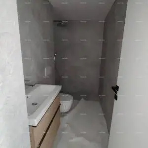 Prodaja stanova u stambeno-poslovnoj zgradi sa pogledom na more, centar Umaga! / S9a