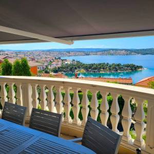 Prodaja,kuća za odmor s pogledom na more