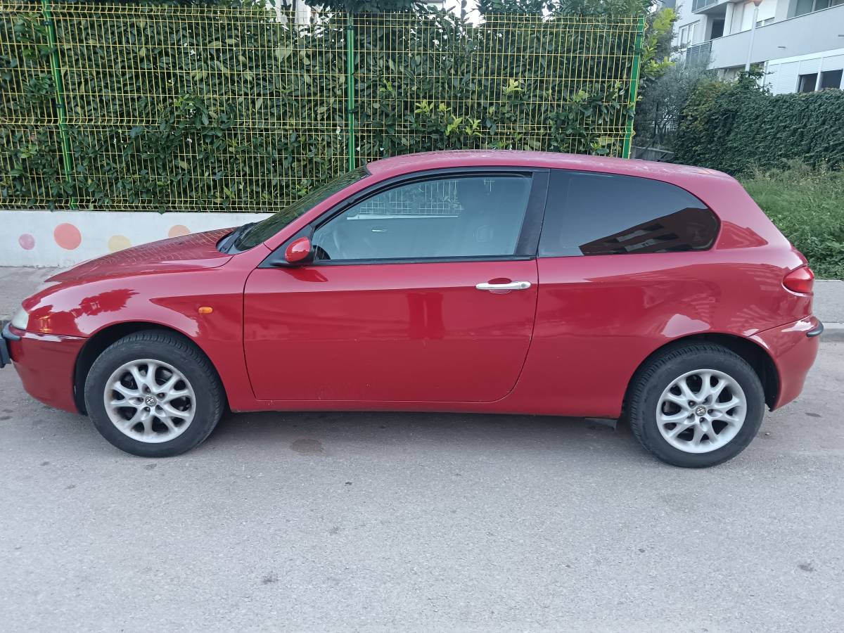 Prodaje se Alfa Romeo