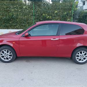 Prodaje se Alfa Romeo