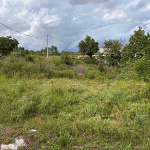 Prodaje se građevinsko zemljište – Hum (848 m²)