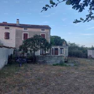 Prodaje se kamena kuća s bunarom – blizina Barbana