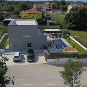 Prodaje se prekrasna vila sa bazenom  u blizini Poreča