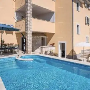 Prodaje se prekrasna vila sa bazenom u Vodnjanu