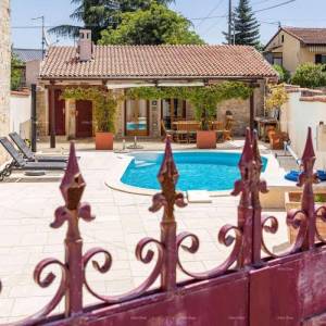 Prodaje se renovirana istarska kuća s bazenom – Kanfanar, 208 m², dva objekta