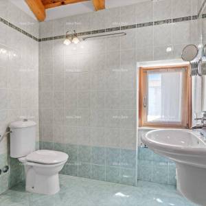 Prodaje se renovirana istarska kuća s bazenom – Kanfanar, 208 m², dva objekta