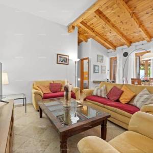 Prodaje se renovirana istarska kuća s bazenom – Kanfanar, 208 m², dva objekta